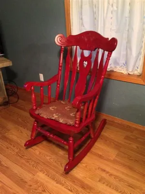 Red Rocking Chair는 끊임없이 펼쳐지는 감정의 파노라마를 그리고 고요한 아침 안개 속에 깊은 애절함을 담았다.